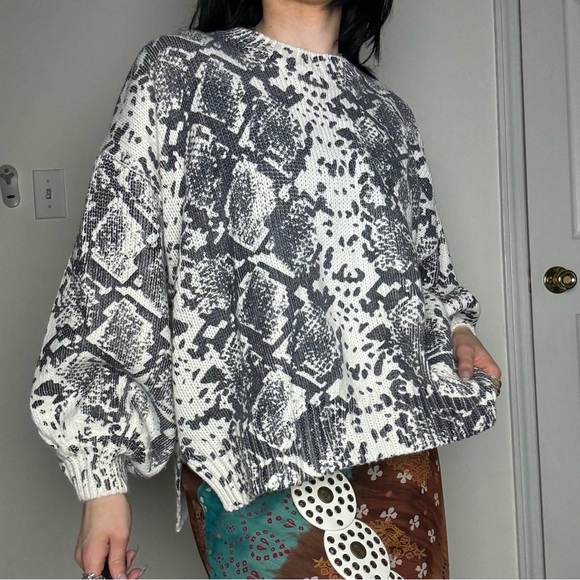 Andthewhy Snake Print Sweater M/L - Picture 1 of 4
